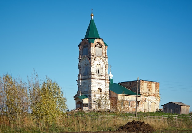 Oude kerk van St. Sergius van Radonezh .village Smolnikovskaya Arkhangelsk regio, Rusland