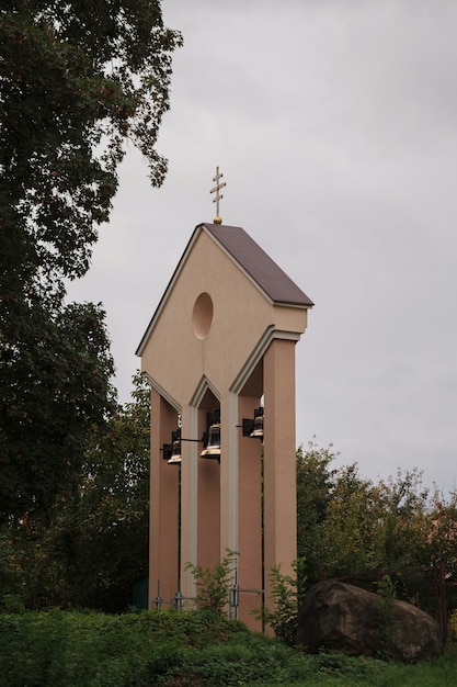 Foto oude kerkklokken op klokkentoren