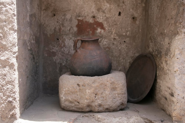 Oude keuken en gebruiksvoorwerpen uit het klooster van Santa Catalina in Arequipa, Peru.