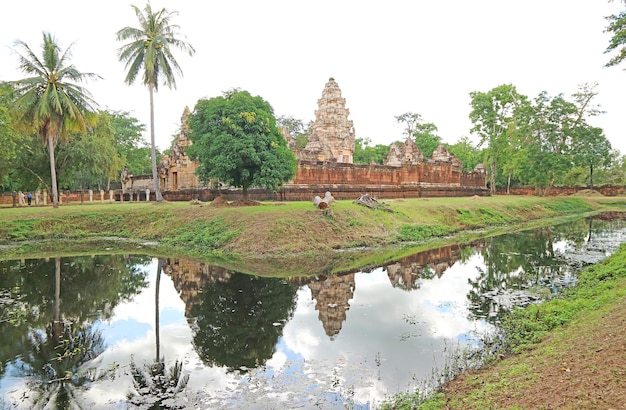 Oude Khmer-tempelruïnes van Prasat Sdok Kok Thom Uitzicht van buitenaf in de provincie Sa Kaeo, Thailand