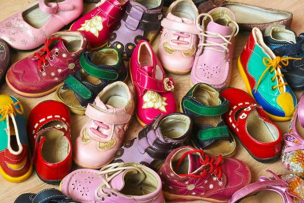 Foto oude kinderen zijn schoenen voor kinderen.