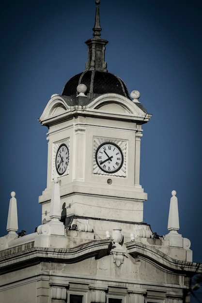 Oude klokkentoren in Plaza de Colon, Madrid, Spanje