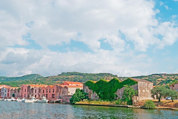 Oude leerlooierij aan de rivier de Temo in Bosa Sardinië