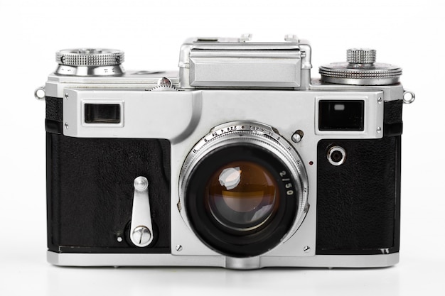 Oude mechanische fotocamera op een witte achtergrond