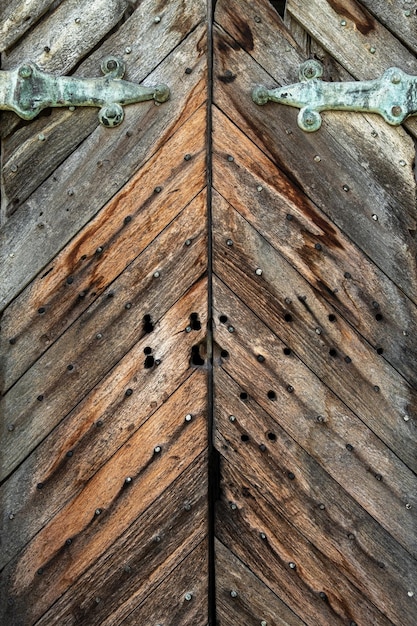 Foto oude middeleeuwse kasteel houten deur