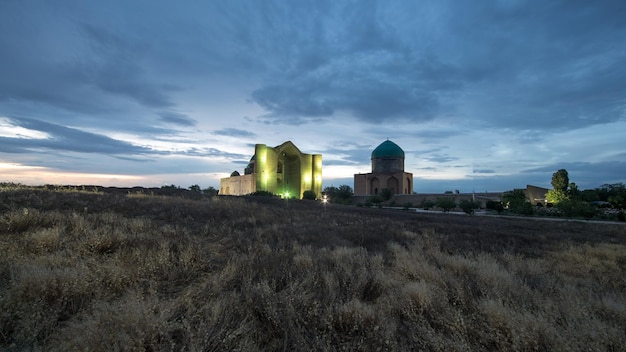 Oude moskee bij zonsondergang Mausoleum van Khoja Ahmed Yasawi Turkestan Kazachstan