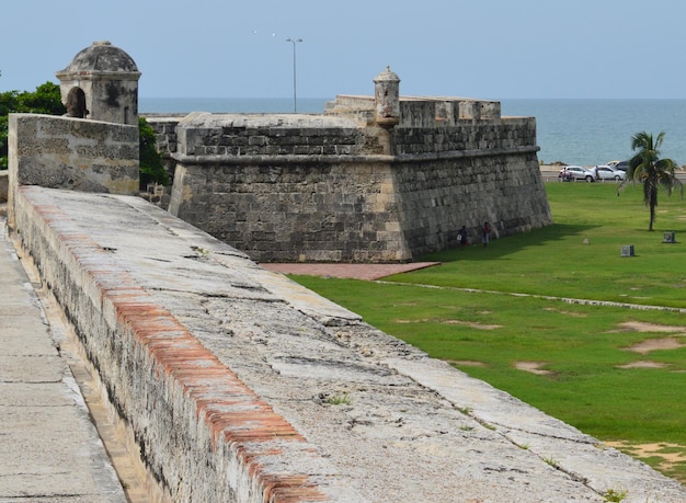 Oude muren van het oude kasteel van Cartagena de las Indias in Colombia Foto van hoge kwaliteit