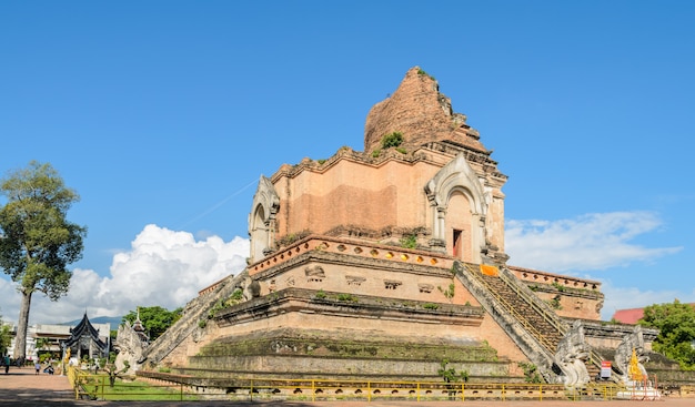 Oude pagode bij Wat Chedi Luang-tempel in Chiang Mai, Thailand