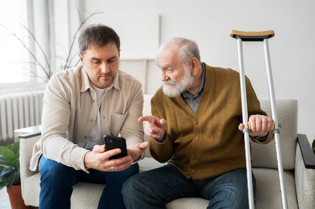 Foto oude patiënt die lijdt aan parkinson