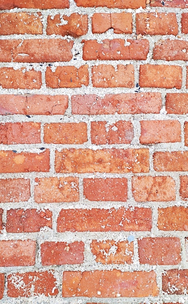 Oude rode bakstenen muur textuur. Verticale foto van verweerde stonewall-achtergrond