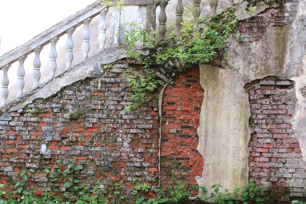 Oude rode bakstenen muur