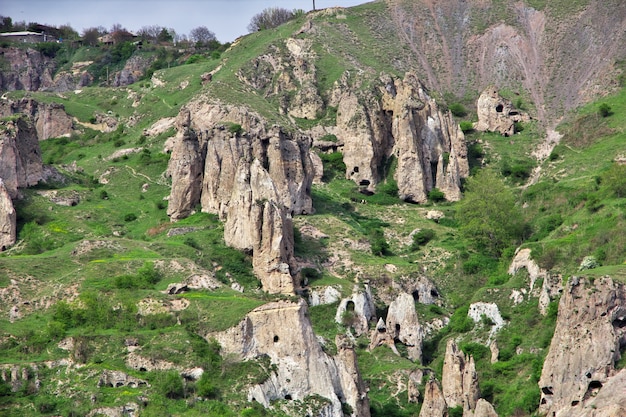 Oude ruïnes in bergen van de Kaukasus, Armenië