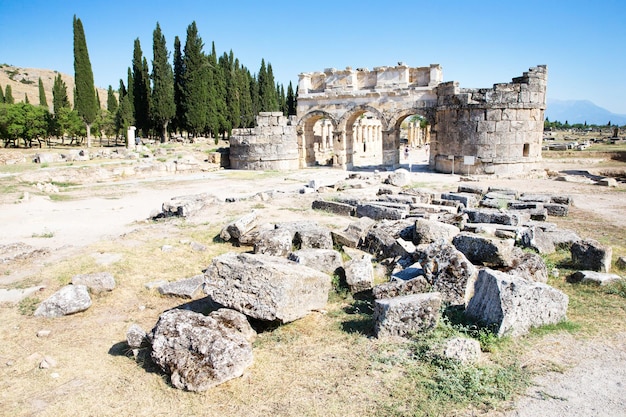 Oude ruïnes in hierapolis pamukkale, turkije