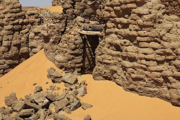 Oude ruïnes, oude Dongola in Soedan, Sahara woestijn, Afrika,