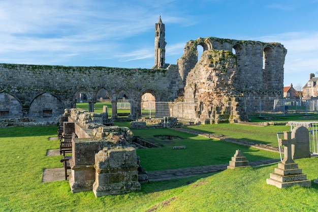 Oude ruïnes van St Andrew's Cathedral in de regio St Andrews Fife