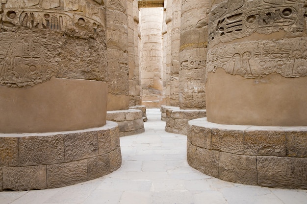 Oude ruïnes van tempel Karnak in Egypte