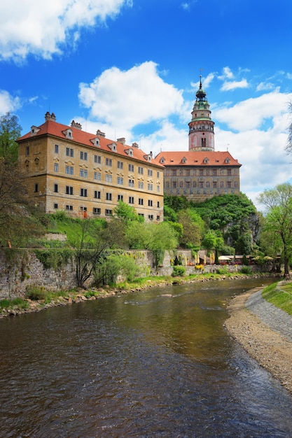 Oude stadscentrum met staatskasteel en bocht van de rivier de Moldau, Cesky Krumlov in Tsjechië.