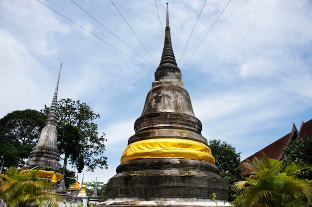 Oude stoepa of antieke chedi in Wat Sao Thong Thong in Koh Kret in Pak Kret in Nonthaburi Thailand