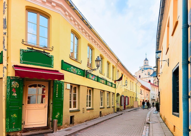 Oude straat in het oude stadscentrum in Vilnius, Litouwen