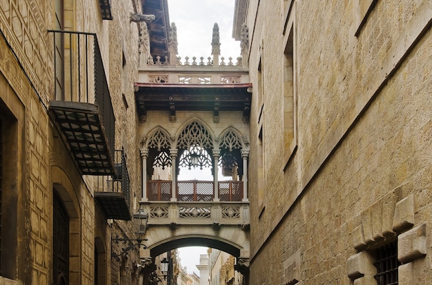 Oude straat van Barrio Gotico in Barcelona