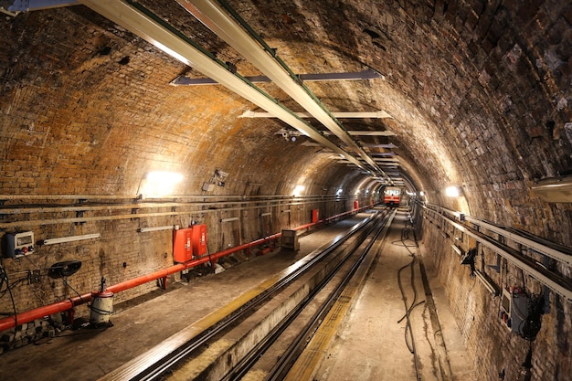 Foto oude tunnellijn van karakoy naar istiklal street istanbul