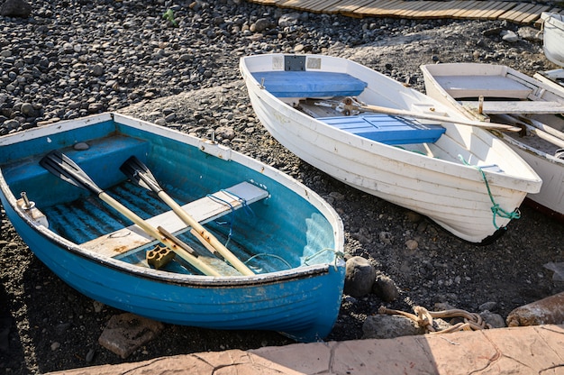 Oude vissersboten in de haven van La Caletta. Tenerife, Canarische eilanden, Spanje