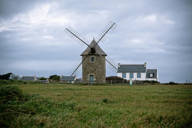 Oude windmolen in Bretagne, West-Frankrijk