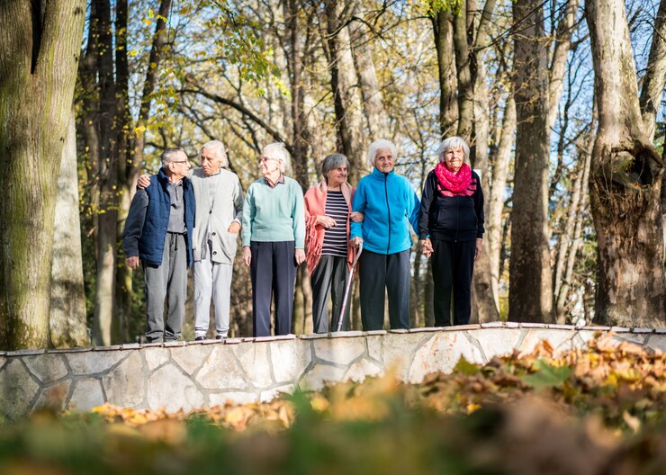 Ouderen in park samen
