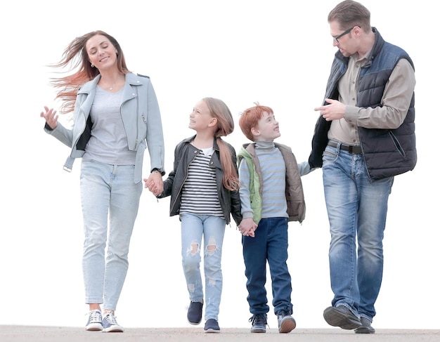 Ouders bespreken dat met hun kinderen tijdens het wandelen