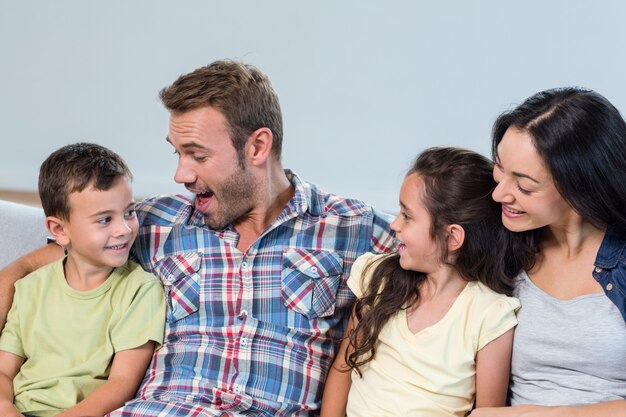 Ouders omgaan met hun kinderen