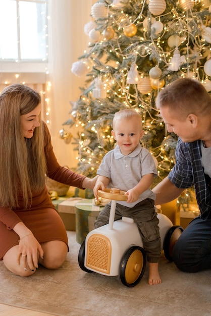 Ouders spelen met hun kind