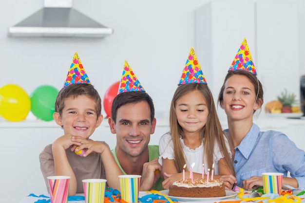 Ouders vieren hun dochter verjaardag