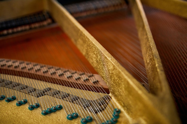 Ouderwetse vleugel voor het spelen van muziek