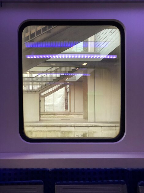 写真 電車の窓から