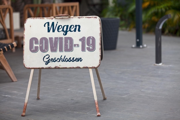 Outdoor Closed due to COVID19 sign in German