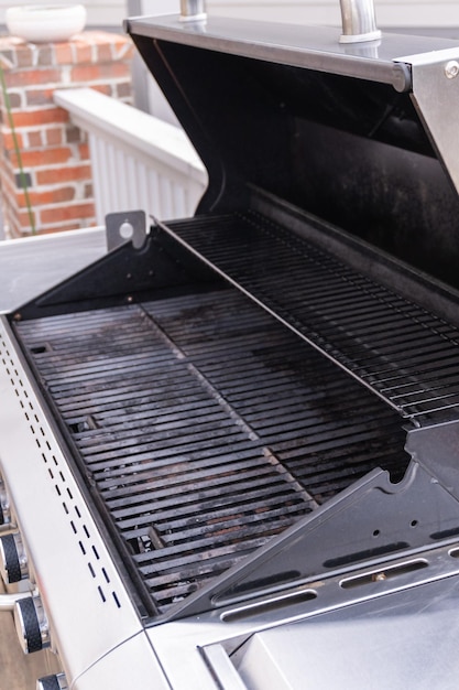 Outdoor gas grill