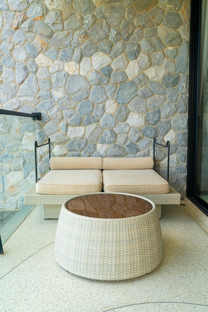 outdoor patio fauteuil op balkon