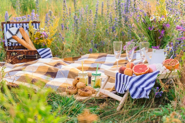 Photo outdoor picnic in the summer