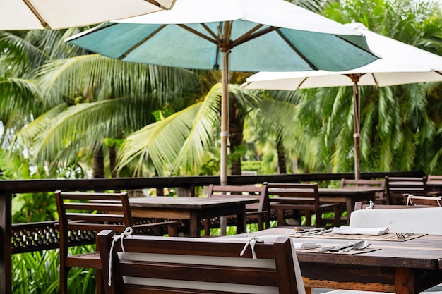 Outdoor restaurant surround palm trees