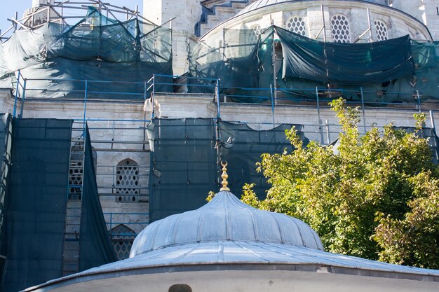 写真 オスマン建築のドームの外観