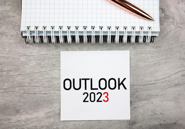 OUTLOOK 2023 テキスト コンセプト 2023 年の財務ビジネス レビューまたは見通し