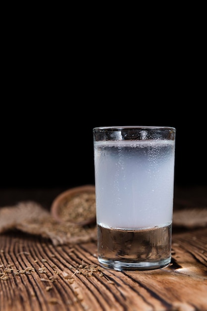 Ouzo in een borrelglas