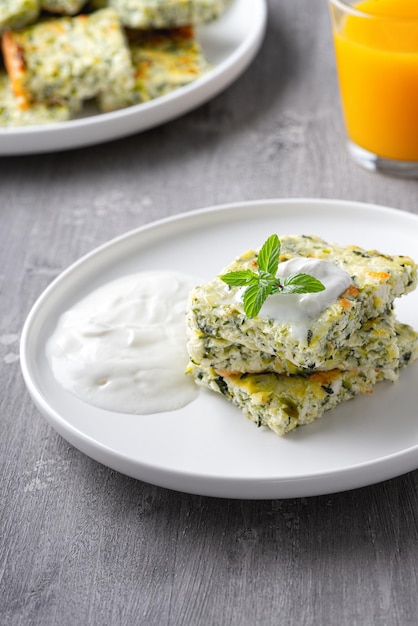 Ovenschotel met kaas, courgette en sinaasappelsap