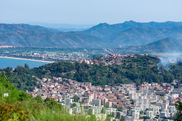 Общий вид города Колло в Скикде, Алжир.