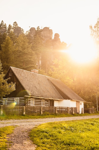 Overblijfselen van de rotsstad in Adrspach Rocks, een deel van het landschapspark AdrspachTeplice in de Broumov-hooglanden in de Tsjechische Tsjechische bergen van Bohemen