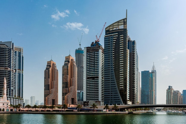 Overdag stadsgezicht van Dubai moderne architectuur van Dubai Marina gebied