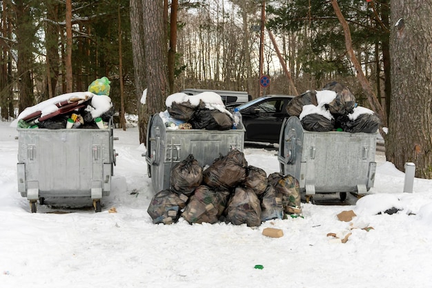 Overflowing garbage containers on the site around which garbage and bags of waste are scattered Poor performance of public utilities