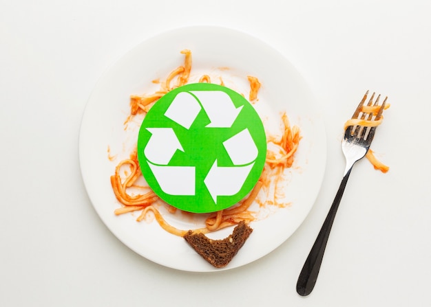 Overgebleven verspild spaghettideegwaren recyclingsymbool