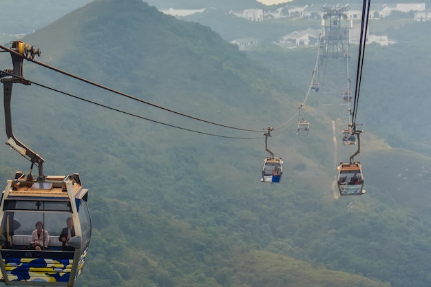 Photo overhead cable car over mountains