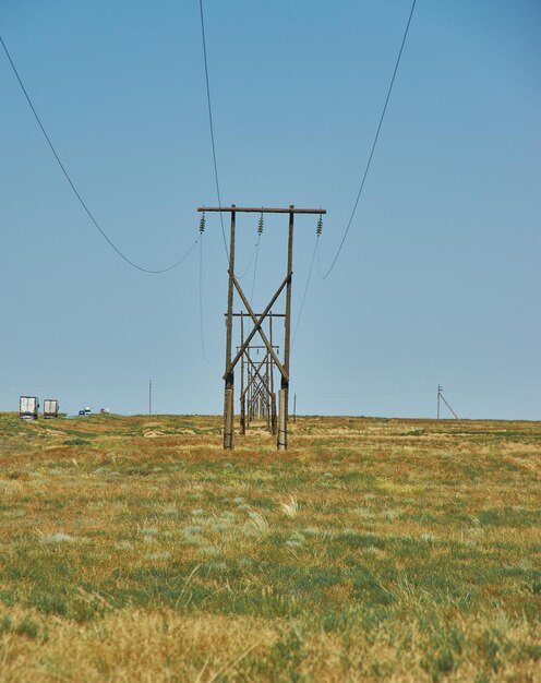 砂漠の架空送電線